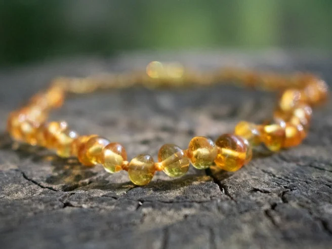 Bracelet ambre bébé avec pierre baltique • Joli Bracelet
