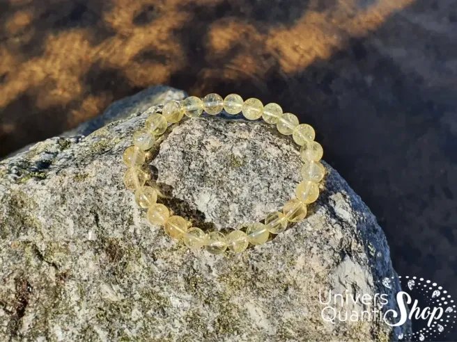 citrine chauffée vertus, bracelet lithothérapie citrine chauffée 08mm sur un rocher