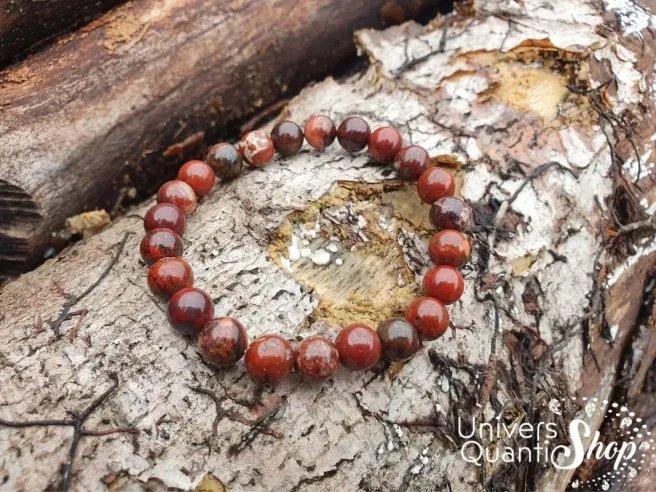 jaspe breschia bracelet pierre naturelle rouge 08mm sur une écorce de bois