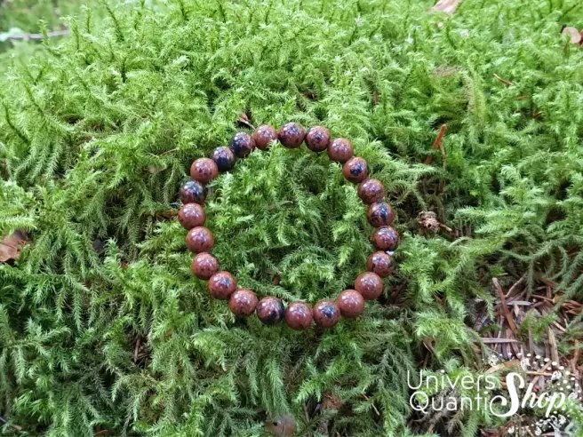 obsidienne acajou bracelet pierre naturelle rouge 8mm sur de l'herbe