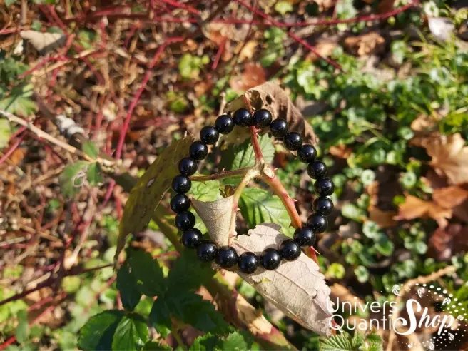 obsidienne noire bracelet pierre naturelle perle 08mm sur une branche d'arbre