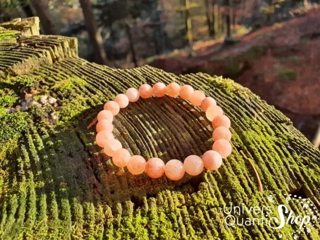 pierre de soleil signification bracelet boule 8mm sur de la mousse en nature