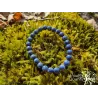 saphir bleu ciel bracelet en pierre naturelle 8mm posé sur de la mousse