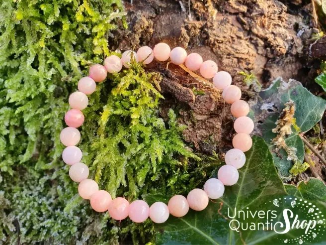 opale rose bracelet pierre rose des andes 06mm sur de la mousse en forêt