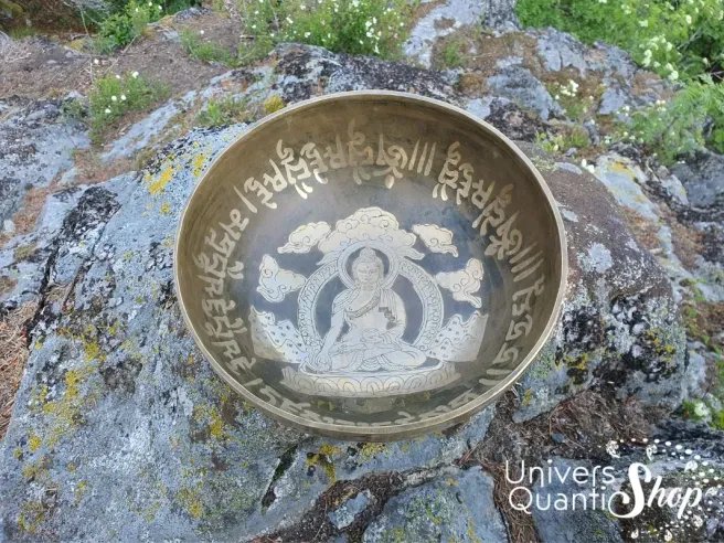 Bol Chantant Tibétain “Bouddha Médecine Gravé Main” aux 9 métaux - 25,5 cm / 1915 grs vue au-dessus