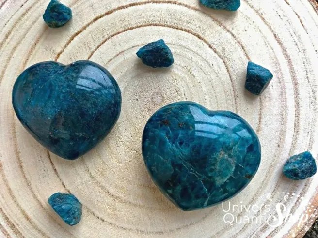 apatite bleu coeur en pierres naturelles vue du dessus qualité A+
