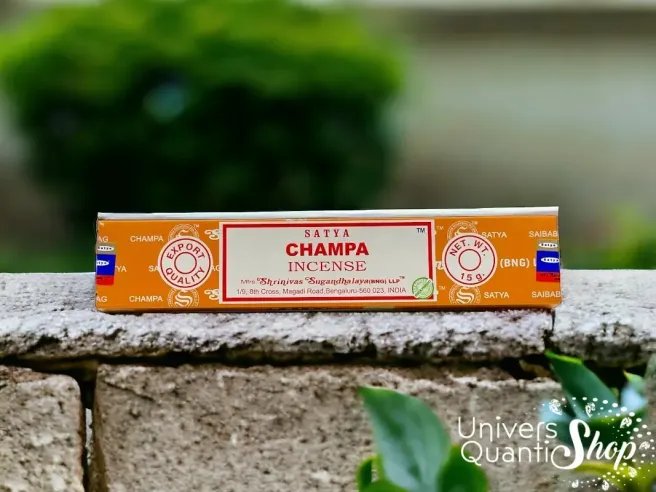 encens indien champa satya - batonnets fleur champa encens - boite encens sur un petit mur