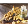 Palo santo du Pérou enflammé avec de l'huile et de la résine