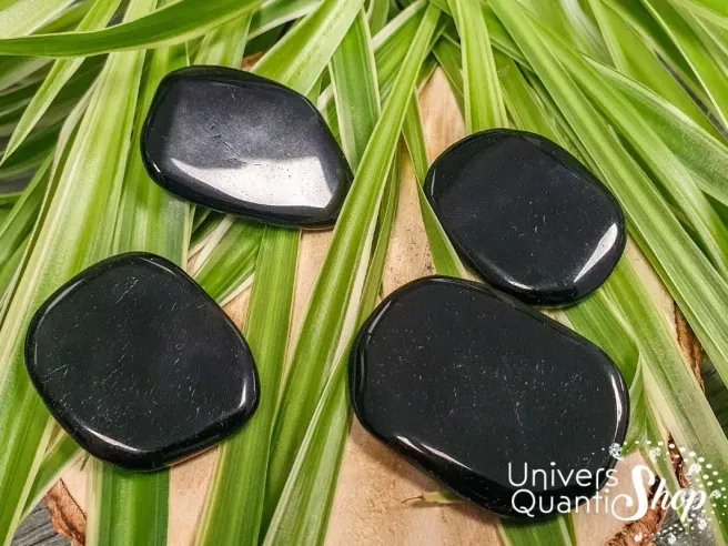 obsidienne noire pierre plate - pierre de protection polie - boutique ésotérique univers quantic shop