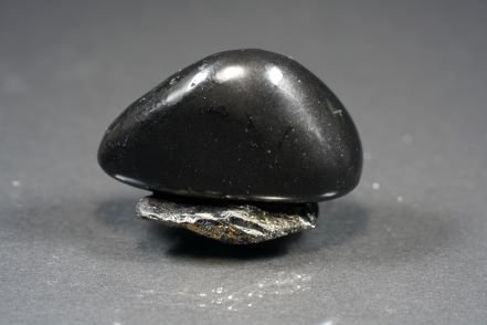 Propriétés & vertus de la pierre onyx noir