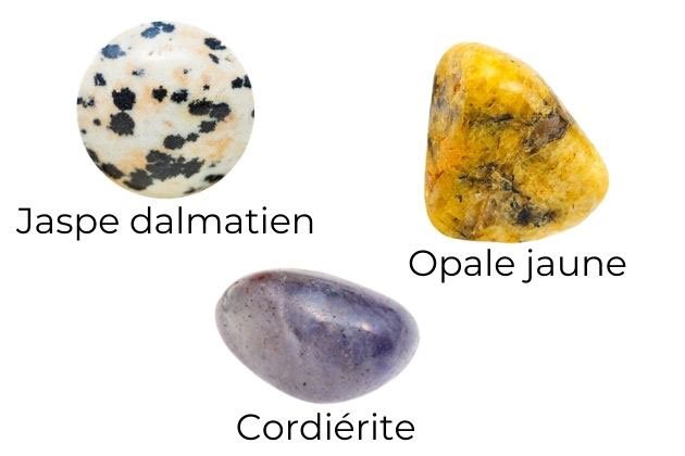 assemblage des pierres jaspe dalmatien opale jaune et cordiérite pour le bracelet création consciente homme découverte ame