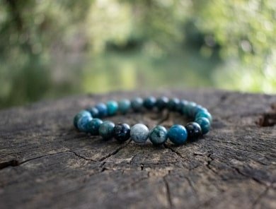 chrysocolle pierre, bracelet posé en nature